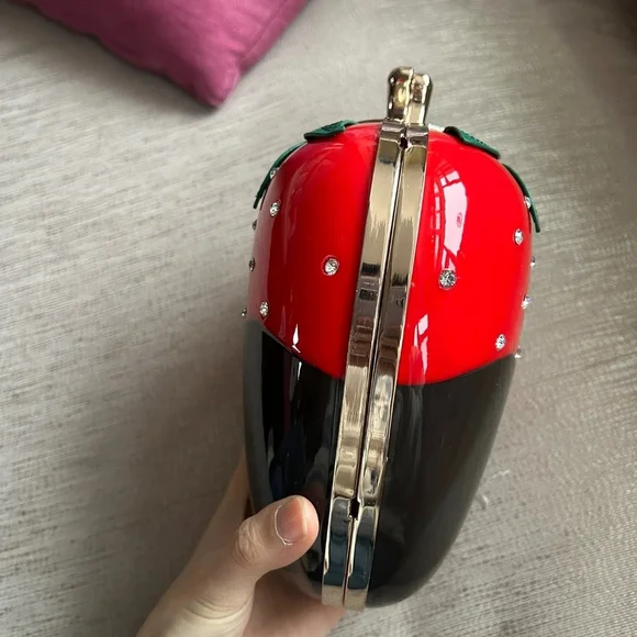 Kate Spade Creme de la Creme Dipped Strawberry Clutch (rare) - Picture 2 of 6